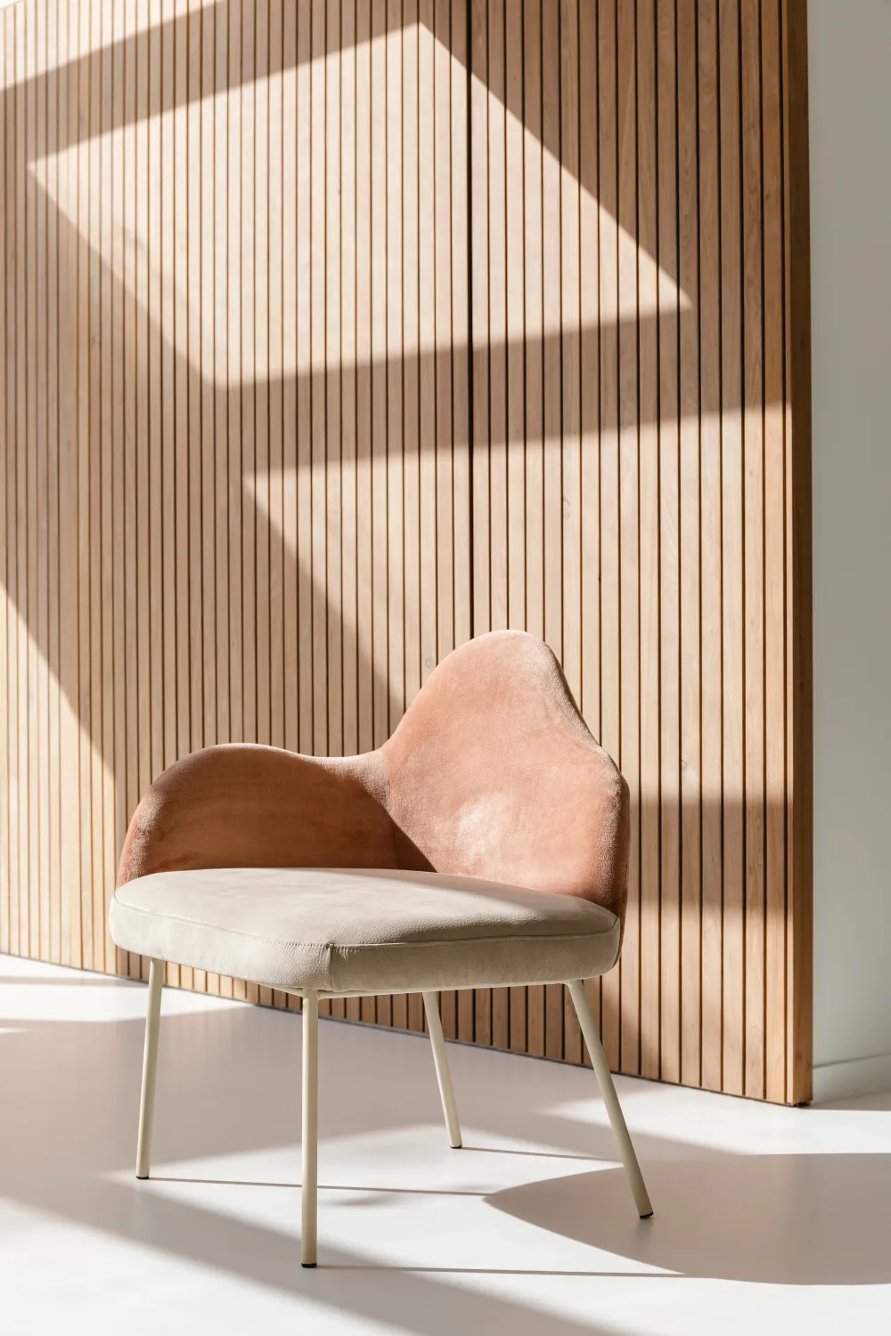 Pink Modern Lounge Chair | Zuiver Friuli