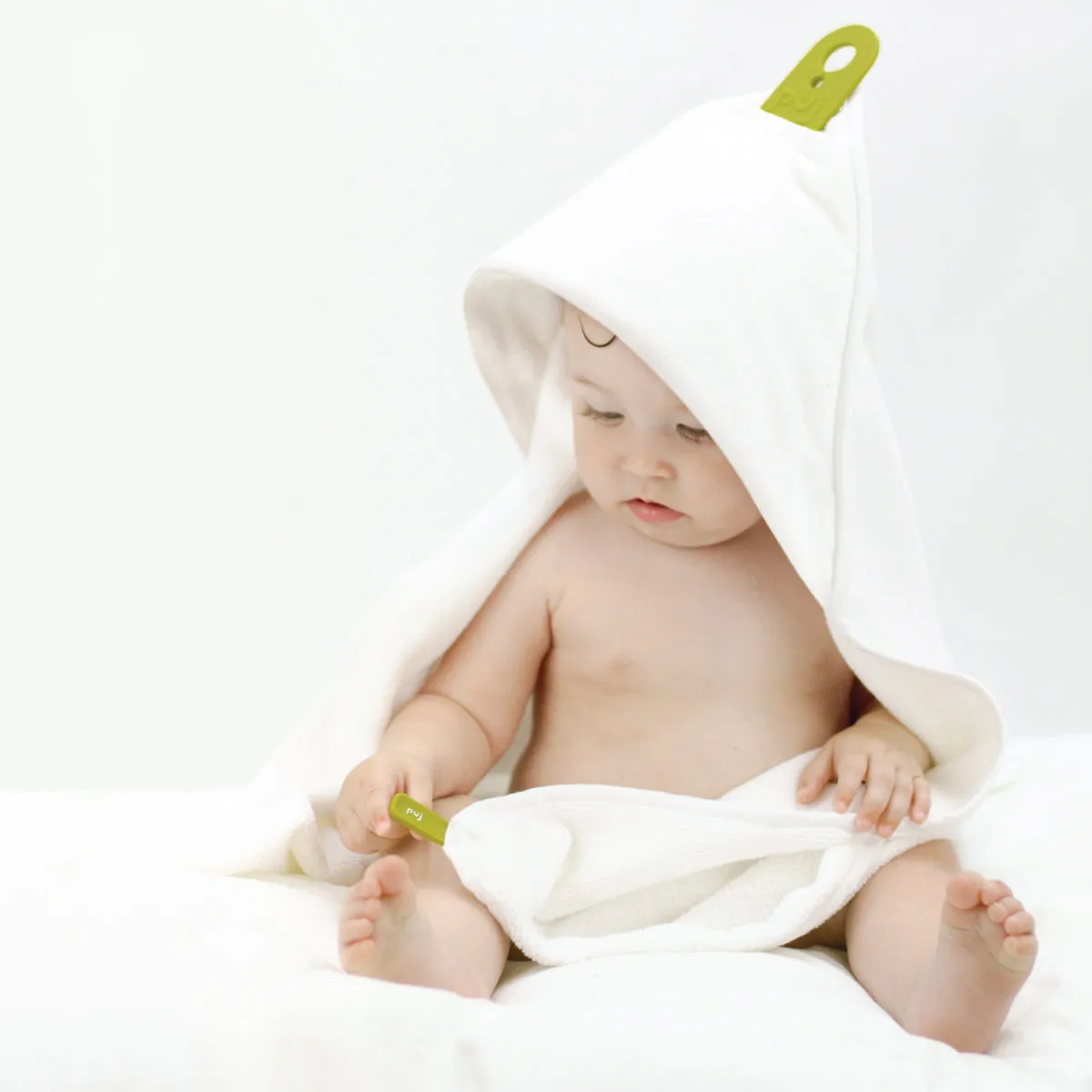 Puj Hug Infant Hooded Towel