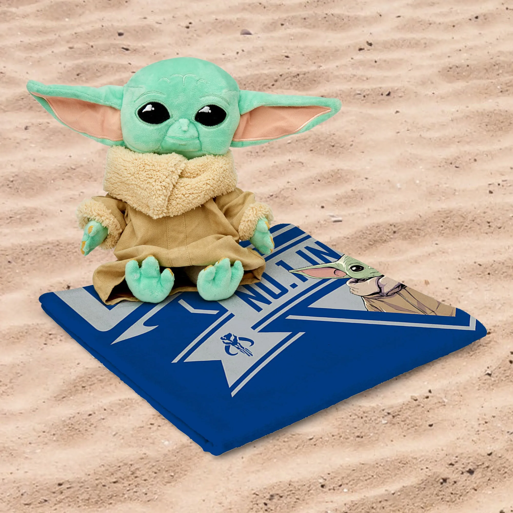 Star Wars NFL New York Giants Shield Hugger Beach Towel Set