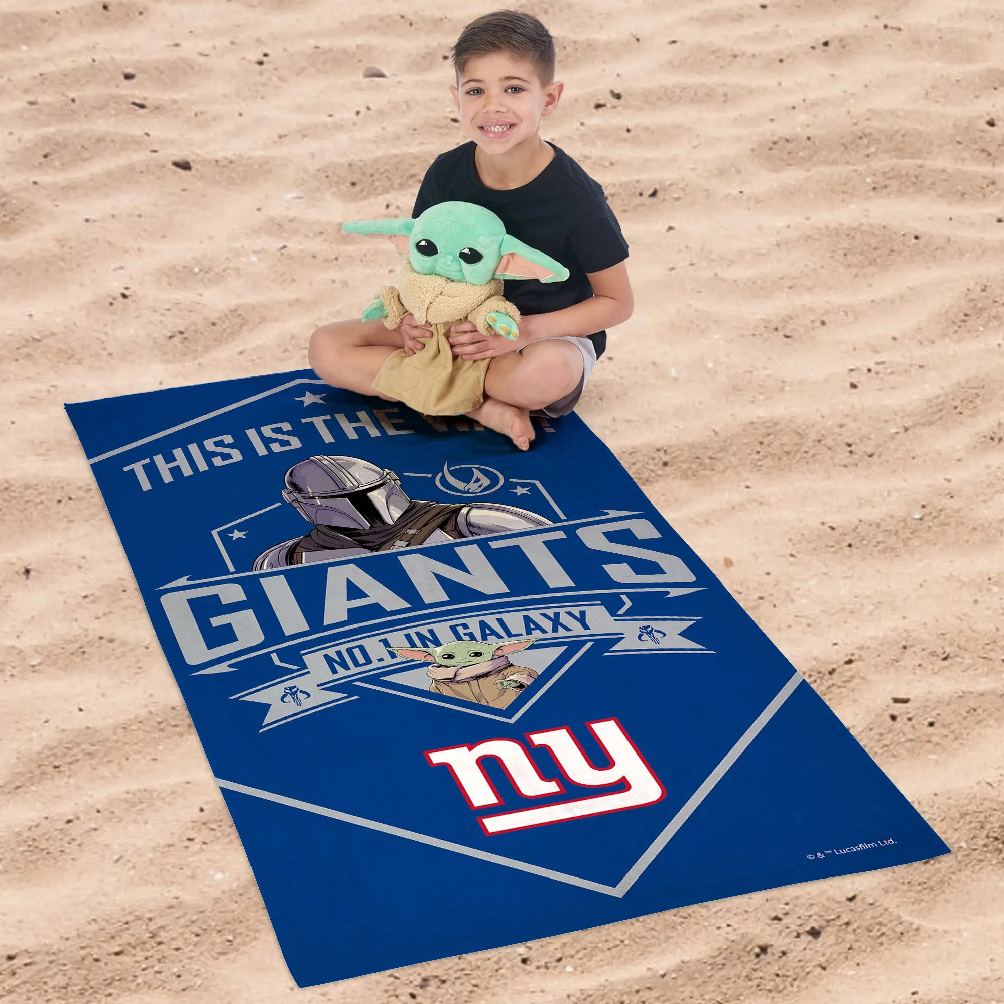 Star Wars NFL New York Giants Shield Hugger Beach Towel Set